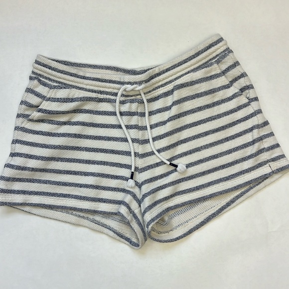 Old Navy -beach shorts - Picture 3 of 7